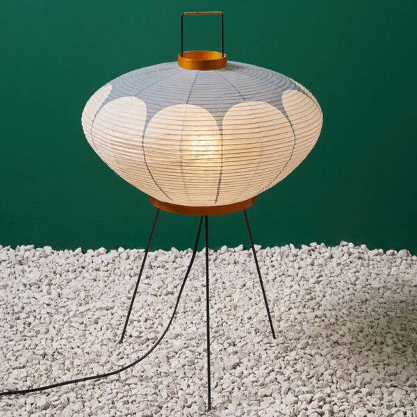 Lampe à poser Akari 9AD par Isamu Noguchi Sentou Edition