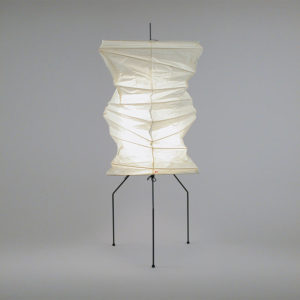 Lampe à poser Akari UF2-33N en papier washi, design Isamu Noguchi