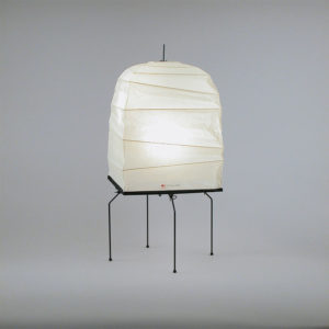 Lampe à poser Akari UF2-U en papier washi, design Isamu Noguchi