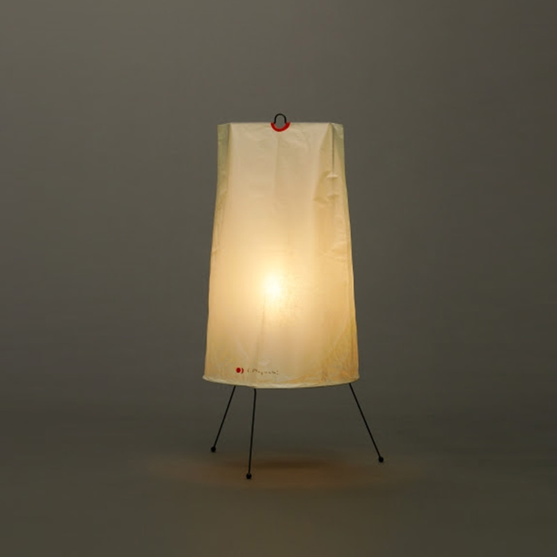 Lampe à poser Akari 1P en papier washi, design Isamu Noguchi